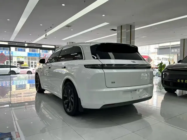 Li Auto L7 — Фото автомобиля 4
