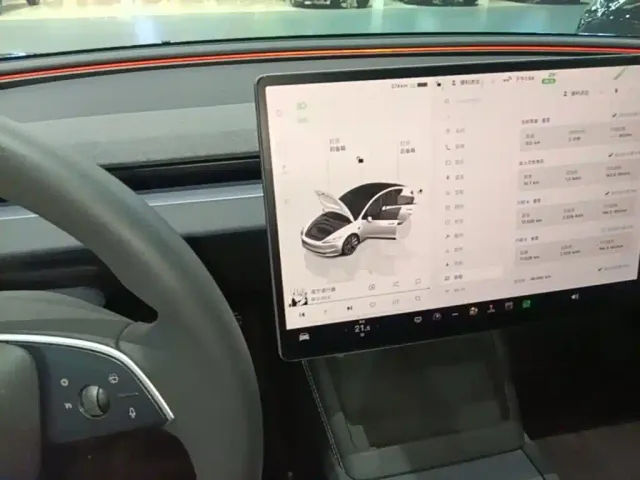 Tesla Model 3 — Фото автомобиля 13
