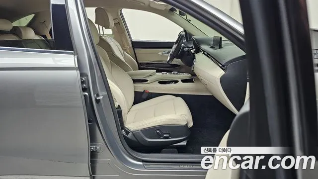 Genesis GV70 — Фото автомобиля 11