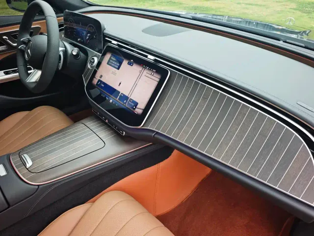 Mercedes-Benz E-Class — Фото автомобиля 26