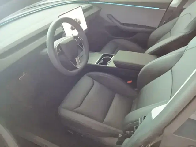 Tesla Model 3 — Фото автомобиля 14