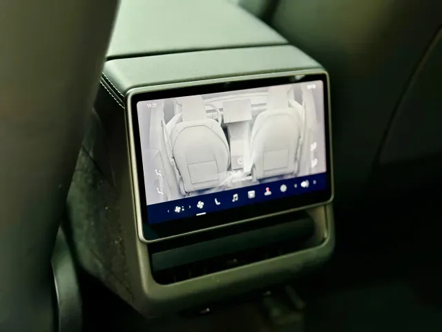 Tesla Model Y — Фото автомобиля 14