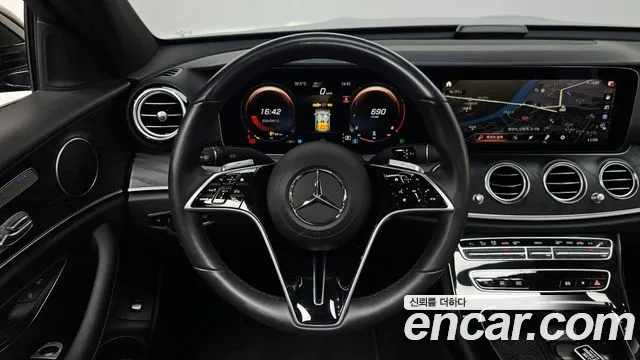 Mercedes-Benz E-Class — Фото автомобиля 14