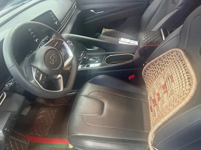 Hyundai Elantra — Фото автомобиля 6