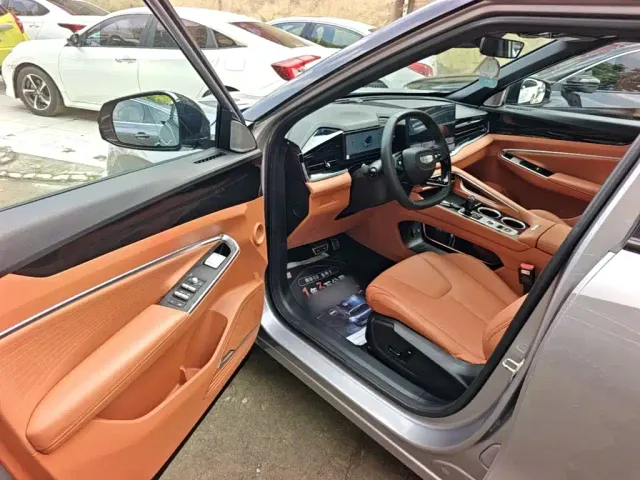 Geely Boyue — Фото автомобиля 15