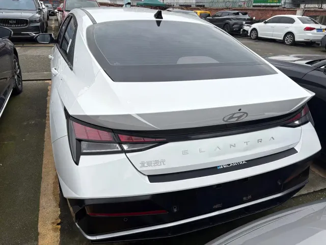 Hyundai Elantra — Фото автомобиля 14