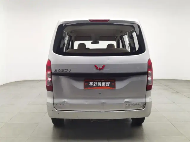 Wuling Hongguang V — Фото автомобиля 4
