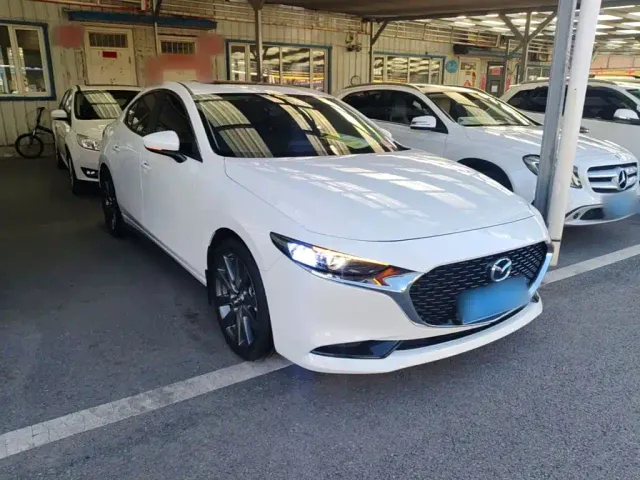 Mazda Axela — Фото автомобиля 3