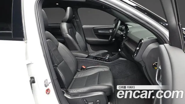 Вольво XC40 XC40 Recharge Twin Ultimate — Фото автомобиля 4
