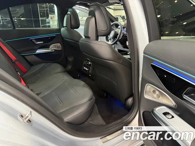 Mercedes-Benz E-Class — Фото автомобиля 20