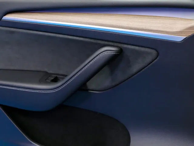 Tesla Model Y — Фото автомобиля 17