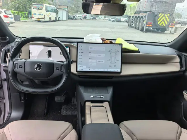 Volvo XC70 Plug-in Hybrid — Фото автомобиля 5