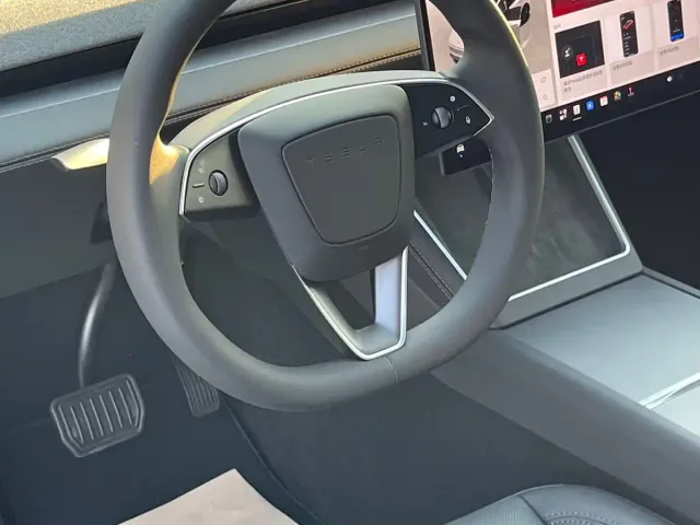 Tesla Model Y — Фото автомобиля 4