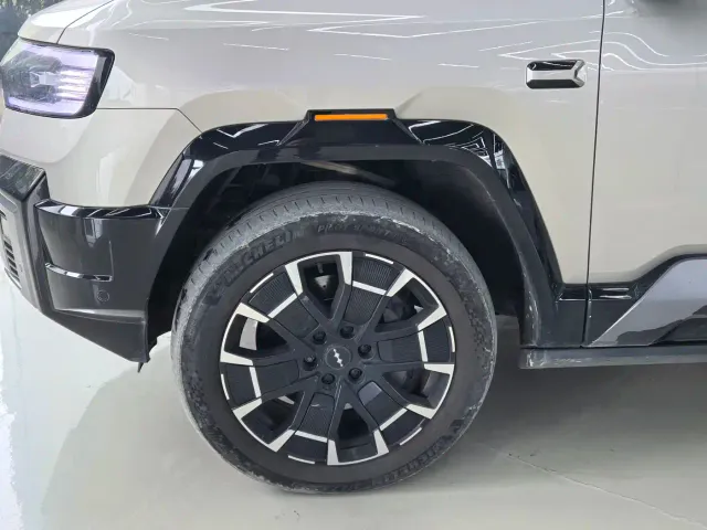 BYD FangChengBao Leopard 8 — Фото автомобиля 9