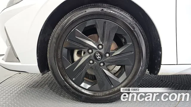 Hyundai AVANTE Avante (CN7) — Фото автомобиля 5