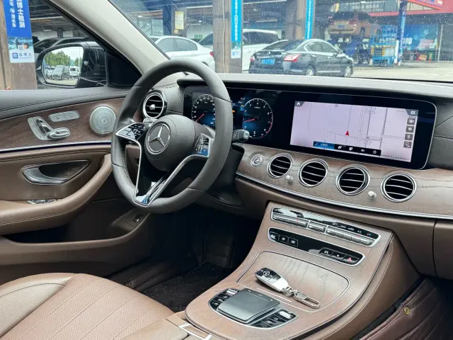 Mercedes-Benz E-Class — Фото автомобиля 10