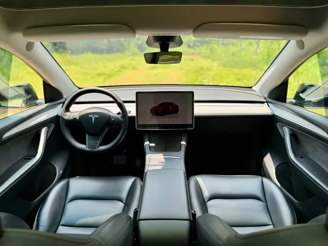 Tesla Model Y — Фото автомобиля 9