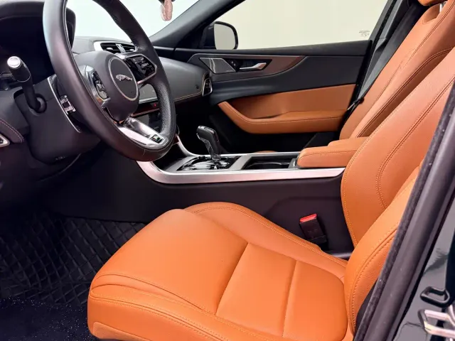 Jaguar XEL — Фото автомобиля 8