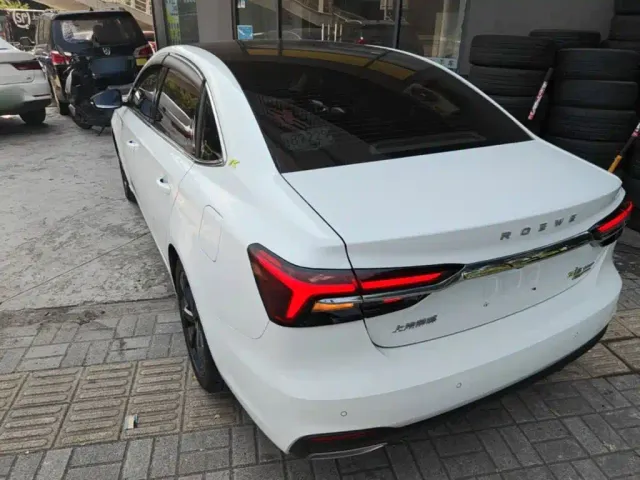 Roewe i6 MAX EV — Фото автомобиля 4
