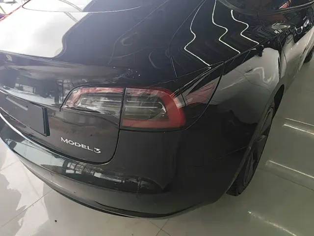 Tesla Model 3 — Фото автомобиля 7