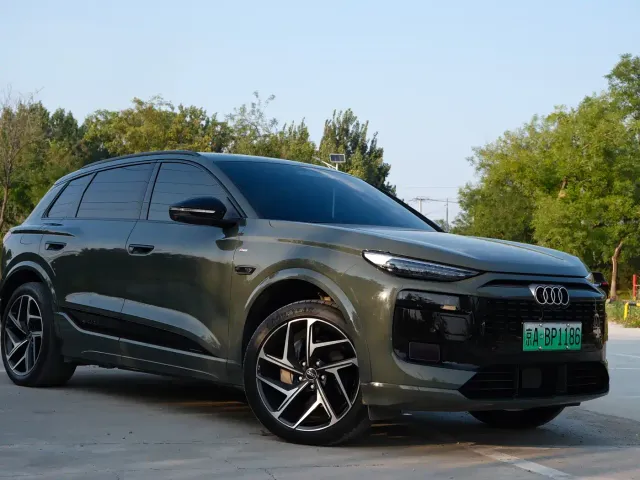 Фотография автомобиля — Audi Q6L e-tron