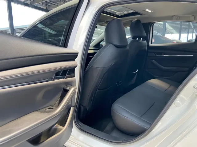 Mazda Axela — Фото автомобиля 8