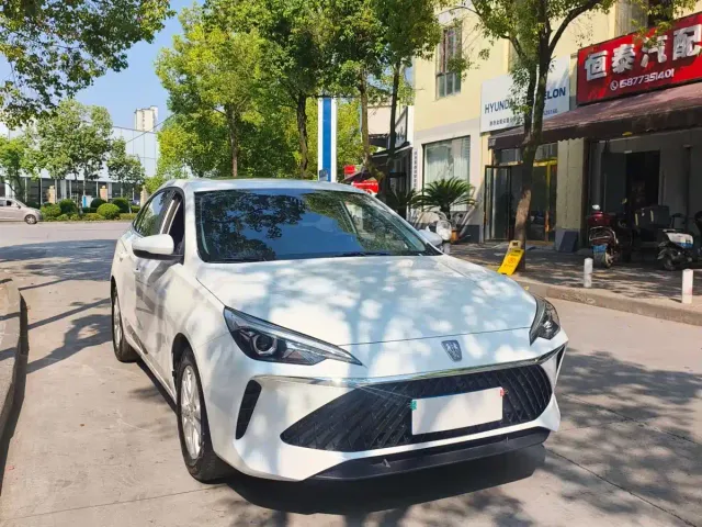 Roewe i5 — Фото автомобиля 3