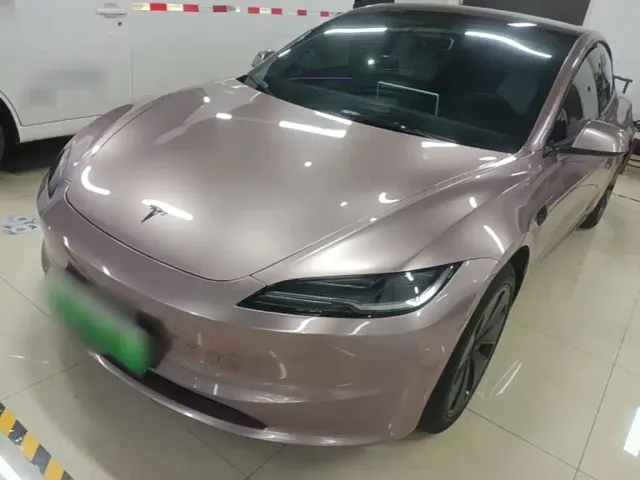 Фотография автомобиля — Tesla Model 3