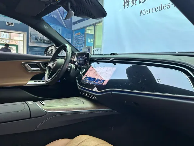 Mercedes-Benz E-Class — Фото автомобиля 12