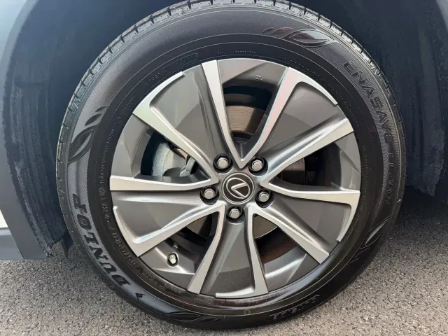 Lexus UX — Фото автомобиля 14