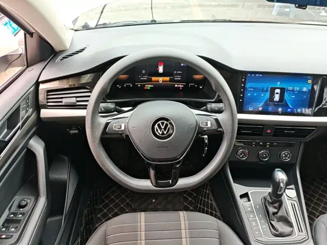 Volkswagen Lavida — Фото автомобиля 10