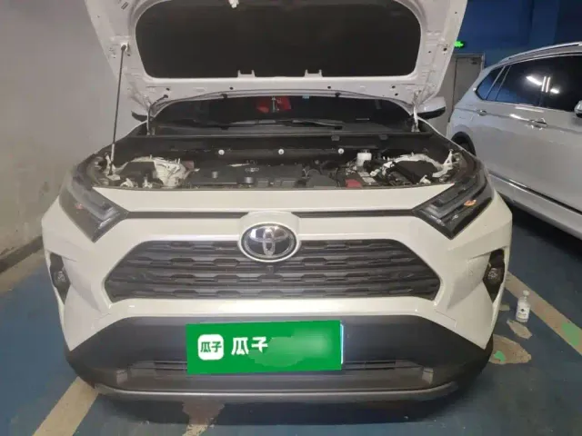Toyota RAV4 — Фото автомобиля 10