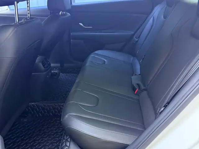 Hyundai Elantra — Фото автомобиля 9
