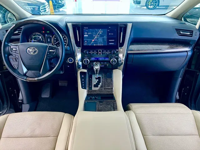 Toyota Alphard — Фото автомобиля 9