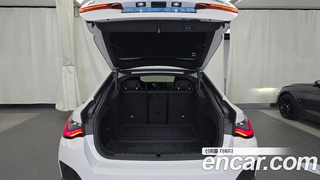 BMW i4 — Фото автомобиля 20