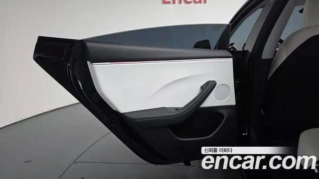 Tesla Model 3 — Фото автомобиля 22