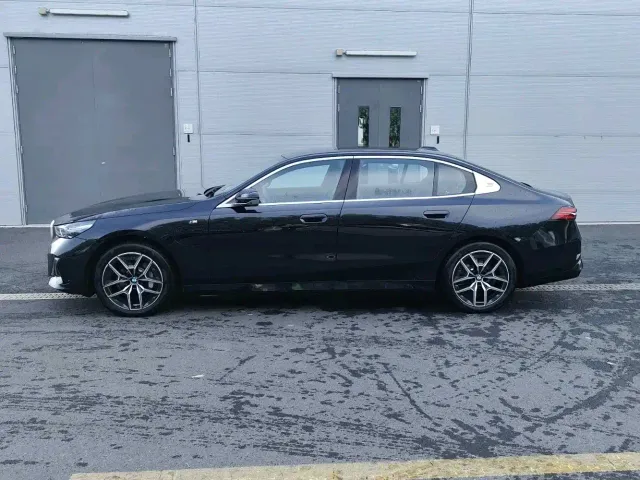 BMW i5 — Фото автомобиля 4