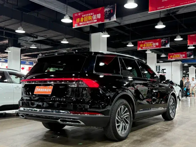 Lincoln Aviator — Фото автомобиля 9