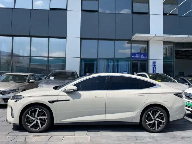 BYD Seal 07 DM-i — Фото автомобиля 3