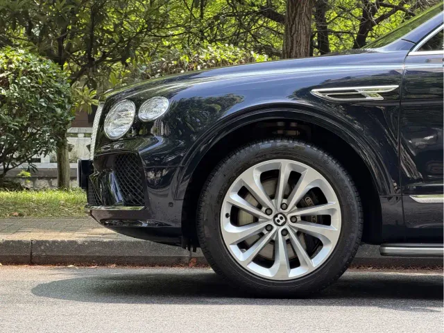Bentley Bentayga — Фото автомобиля 26