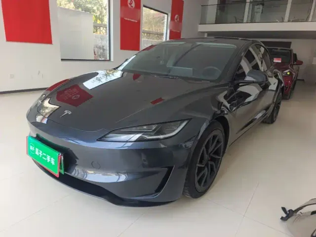 Фотография автомобиля — Tesla Model 3