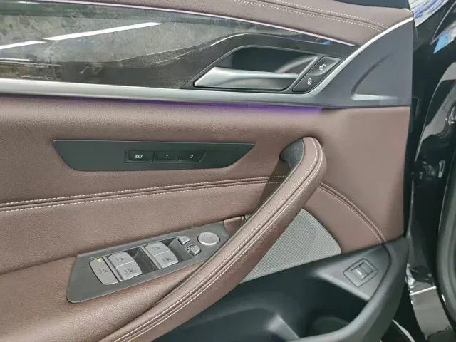 BMW 5 Series — Фото автомобиля 15