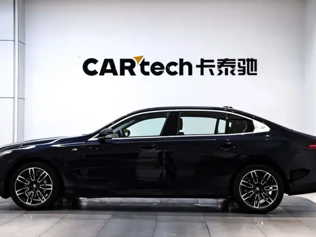 BMW 5 Series — Фото автомобиля 9