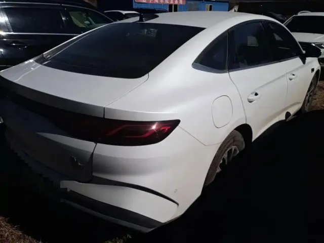 BYD Qin L — Фото автомобиля 6
