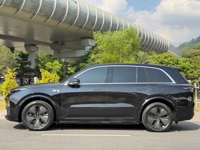 Li Auto L8 — Фото автомобиля 7