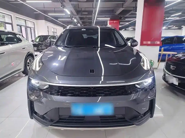 Lynk & Co 01 — Фото автомобиля 2
