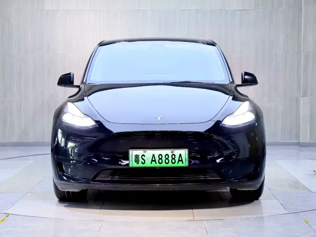Tesla Model Y — Фото автомобиля 5