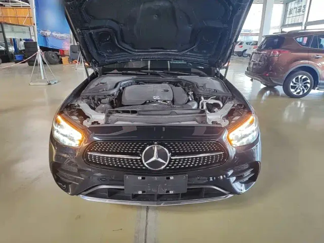 Mercedes-Benz E-Class — Фото автомобиля 19