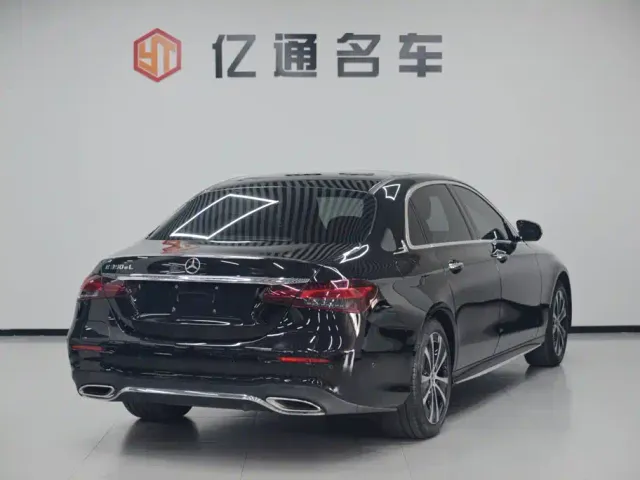 Mercedes-Benz E-Class — Фото автомобиля 24