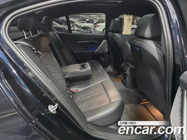 BMW 5-Series — Фото автомобиля 11